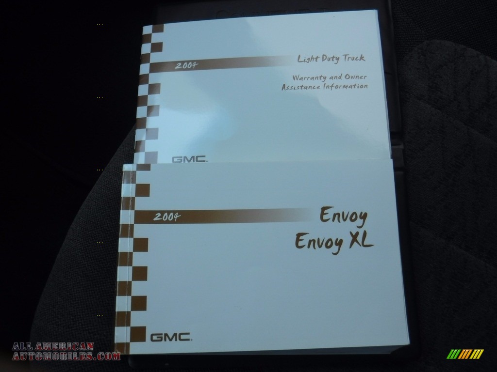 2004 Envoy SLE 4x4 - Summit White / Medium Pewter photo #26