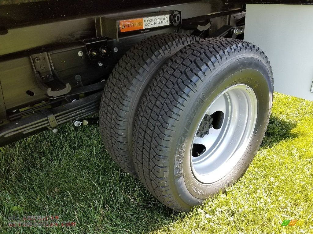 2017 Silverado 3500HD Work Truck Crew Cab Dual Rear Wheel 4x4 - Summit White / Dark Ash/Jet Black photo #5