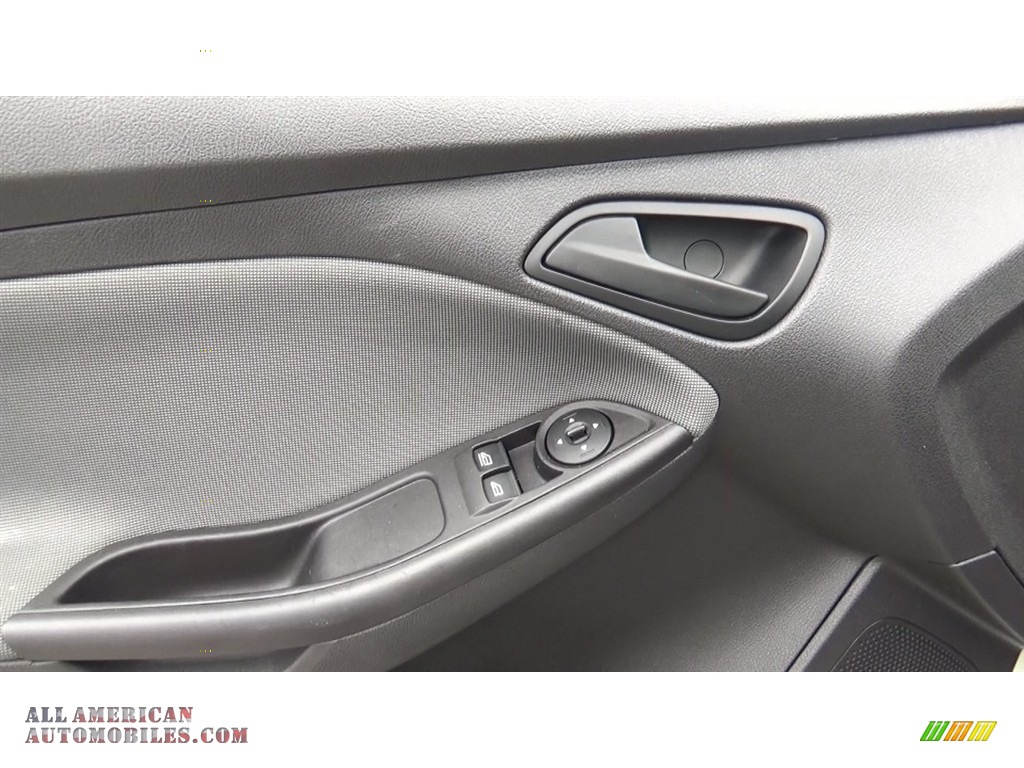 2014 Focus S Sedan - Ingot Silver / Charcoal Black photo #12