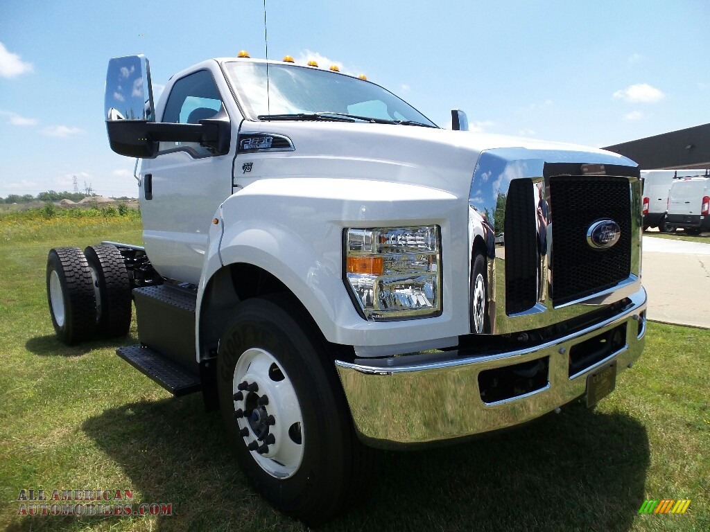 Oxford White / Earth Gray Ford F650 Super Duty Regular Cab Chassis