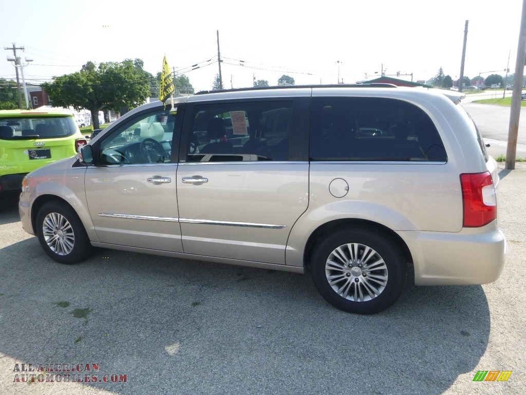 2013 Town & Country Touring - L - White Gold / Black/Light Graystone photo #2