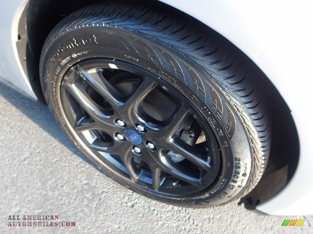 2016 Focus SE Hatch - Ingot Silver / Charcoal Black photo #10