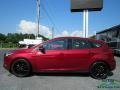 Ford Focus SE Hatch Ruby Red photo #2