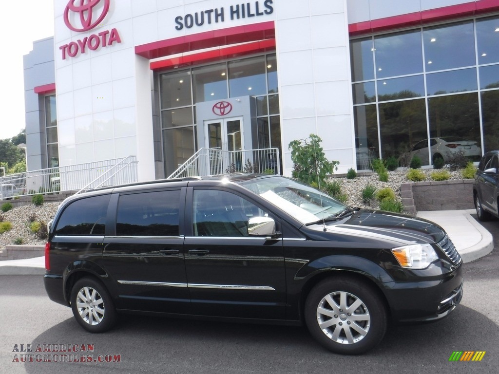 2012 Town & Country Touring - L - Brilliant Black Crystal Pearl / Black/Light Graystone photo #2