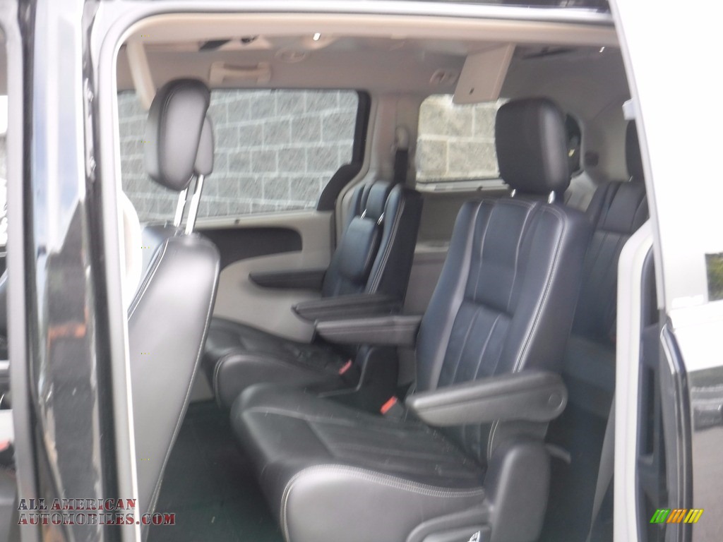 2012 Town & Country Touring - L - Brilliant Black Crystal Pearl / Black/Light Graystone photo #23