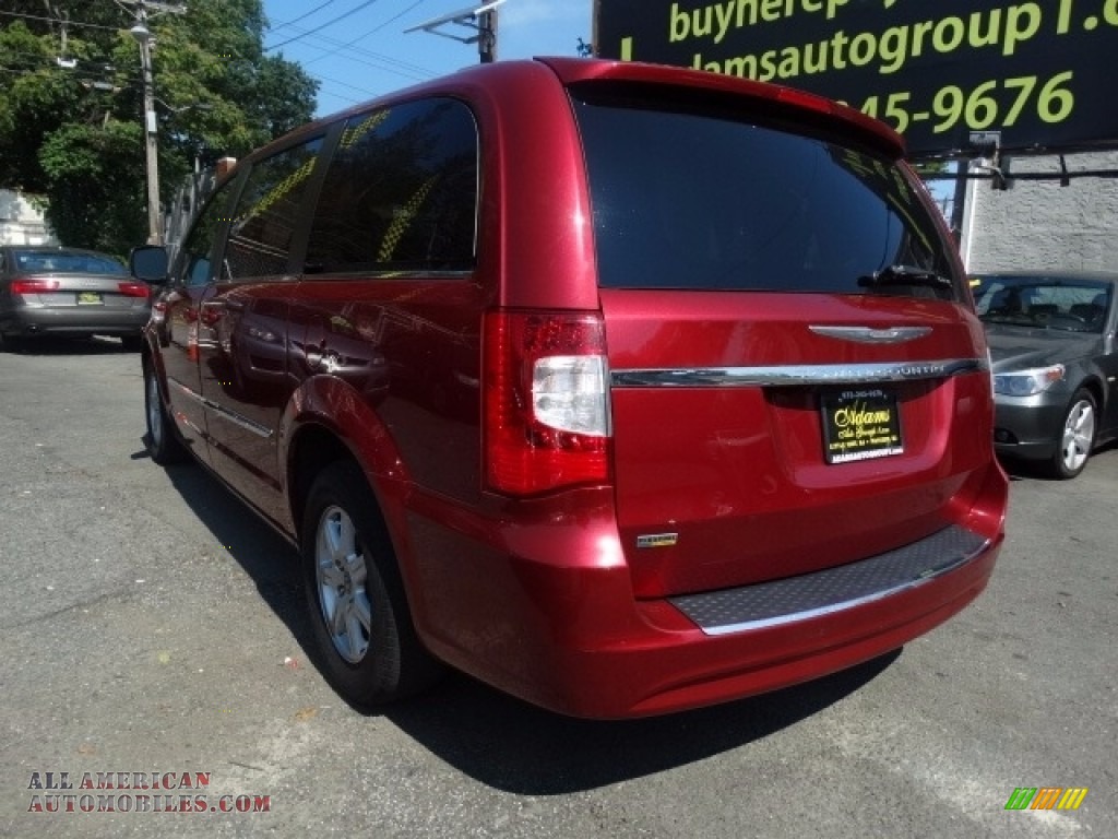 2013 Town & Country Touring - Deep Cherry Red Crystal Pearl / Black/Light Graystone photo #4