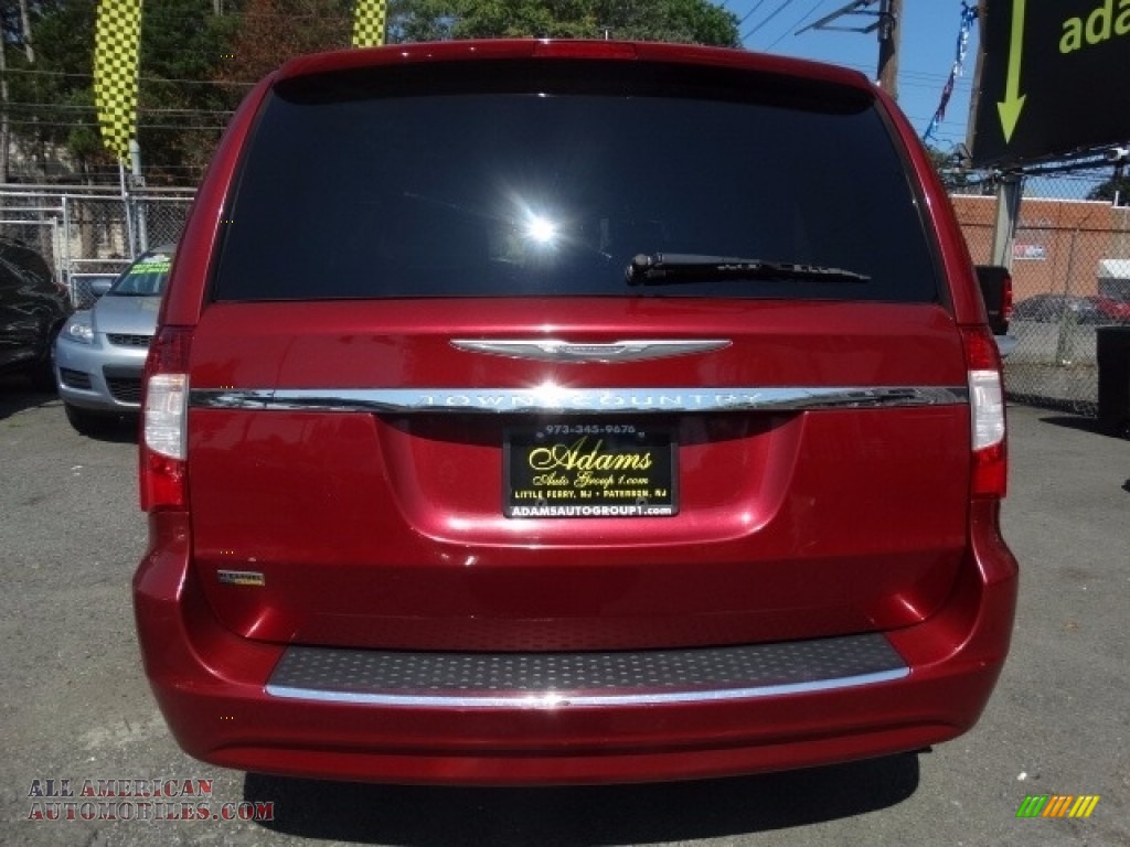 2013 Town & Country Touring - Deep Cherry Red Crystal Pearl / Black/Light Graystone photo #5