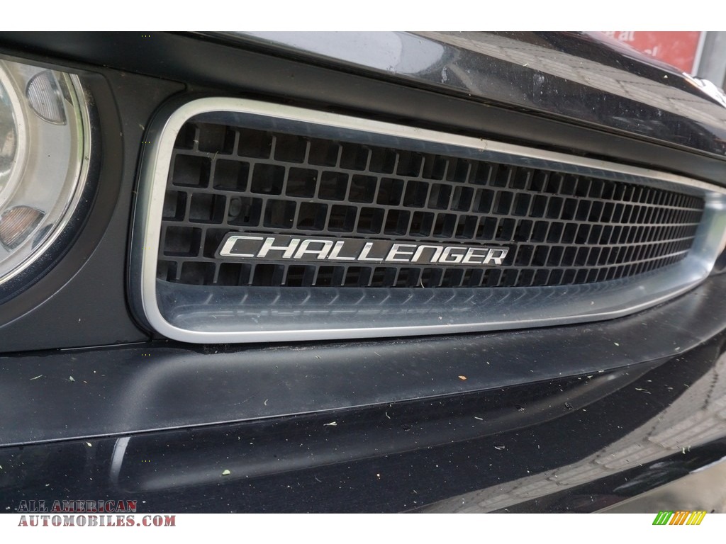 2010 Challenger SE - Brilliant Black Crystal Pearl / Dark Slate Gray photo #4
