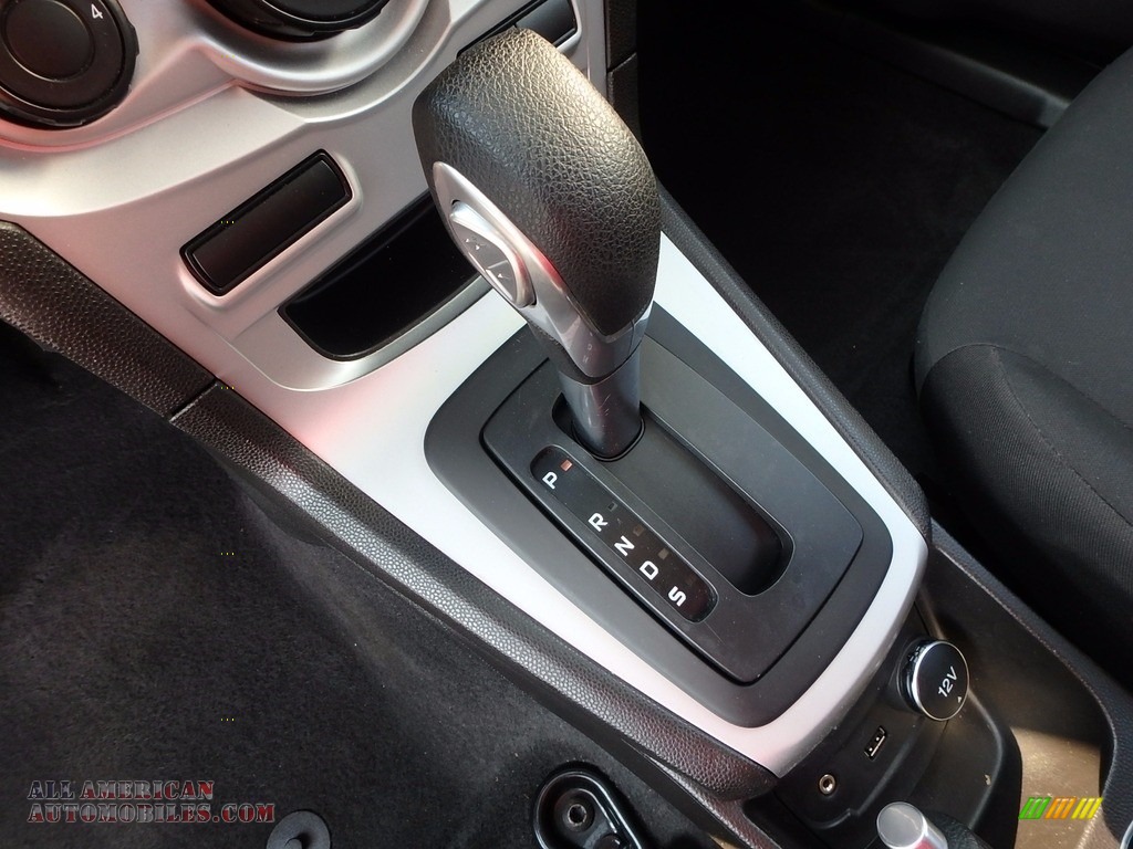 2015 Fiesta SE Hatchback - Oxford White / Charcoal Black photo #16