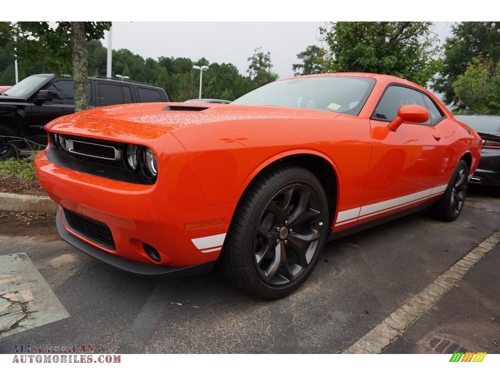 Go Mango / Black Dodge Challenger SXT