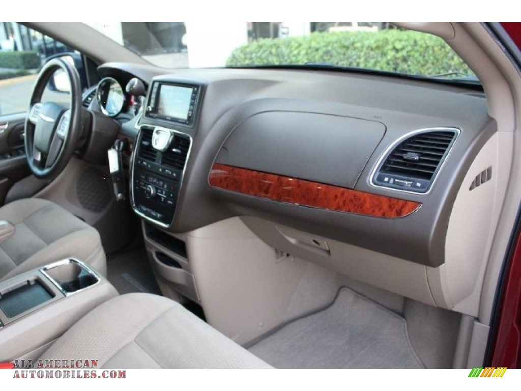 2014 Town & Country Touring - Deep Cherry Red Crystal Pearl / Dark Frost Beige/Medium Frost Beige photo #40