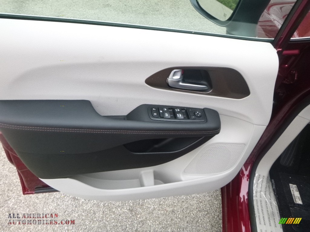 2017 Pacifica Touring L - Velvet Red Pearl / Black/Alloy photo #14