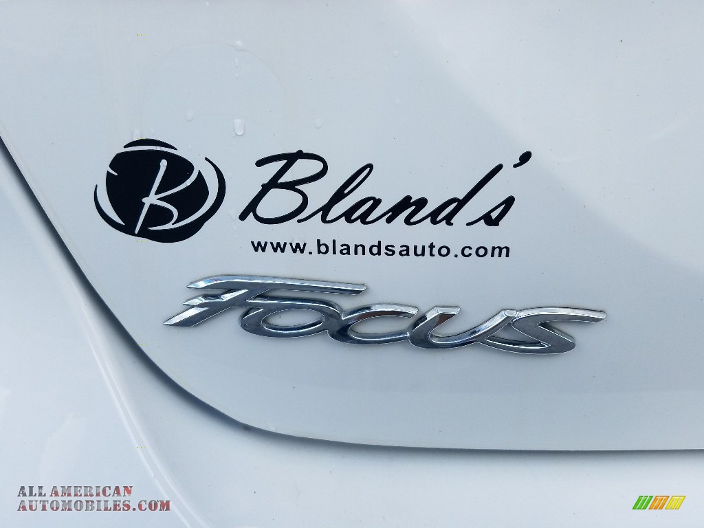 2014 Focus SE Sedan - Oxford White / Medium Light Stone photo #5