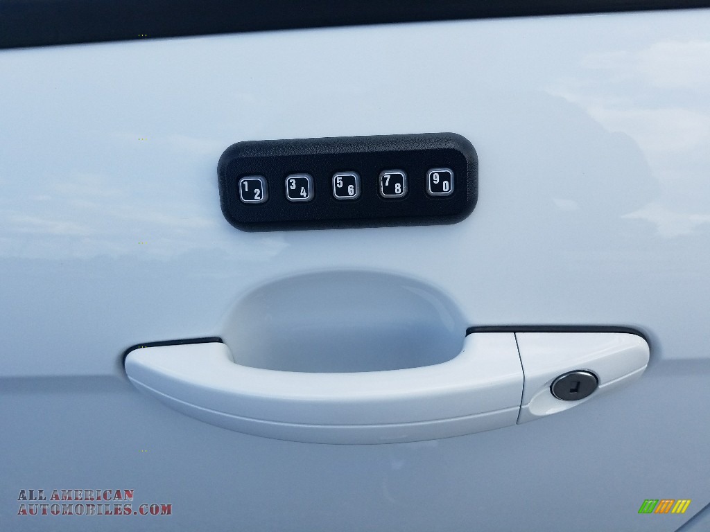 2014 Focus SE Sedan - Oxford White / Medium Light Stone photo #11