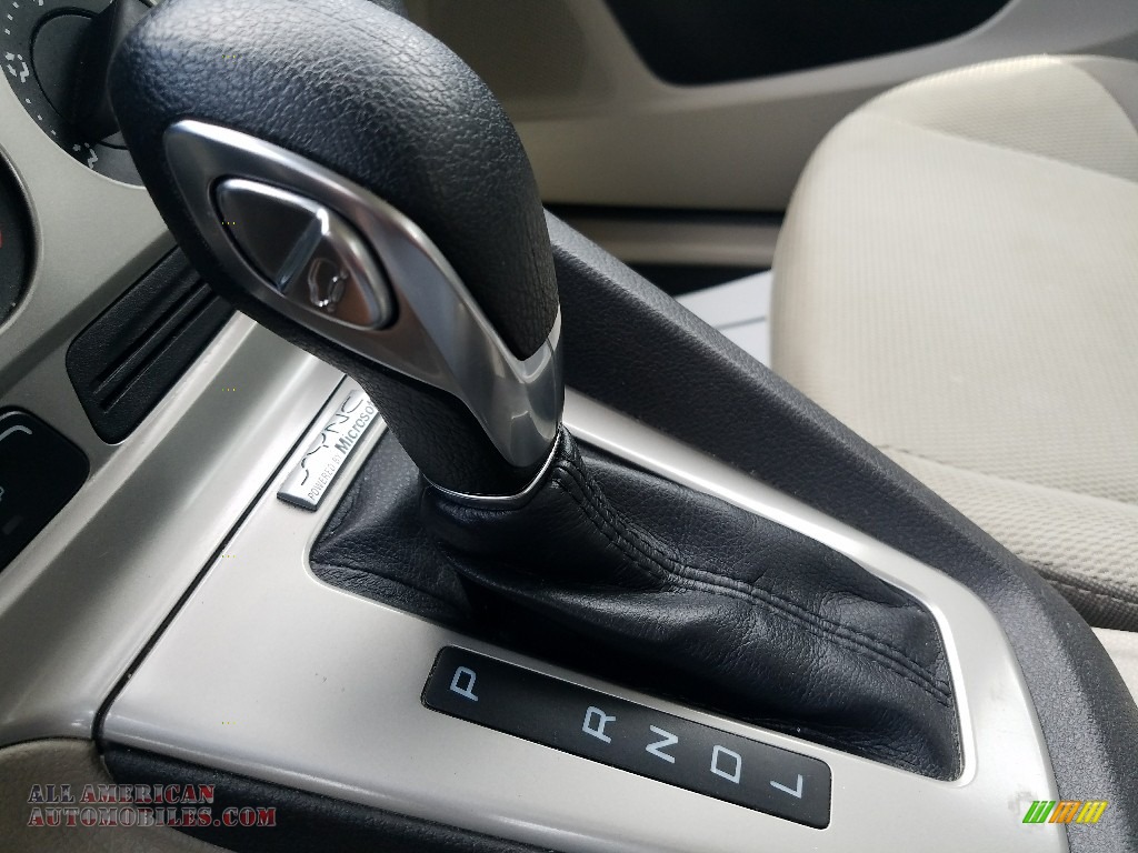 2014 Focus SE Sedan - Oxford White / Medium Light Stone photo #26