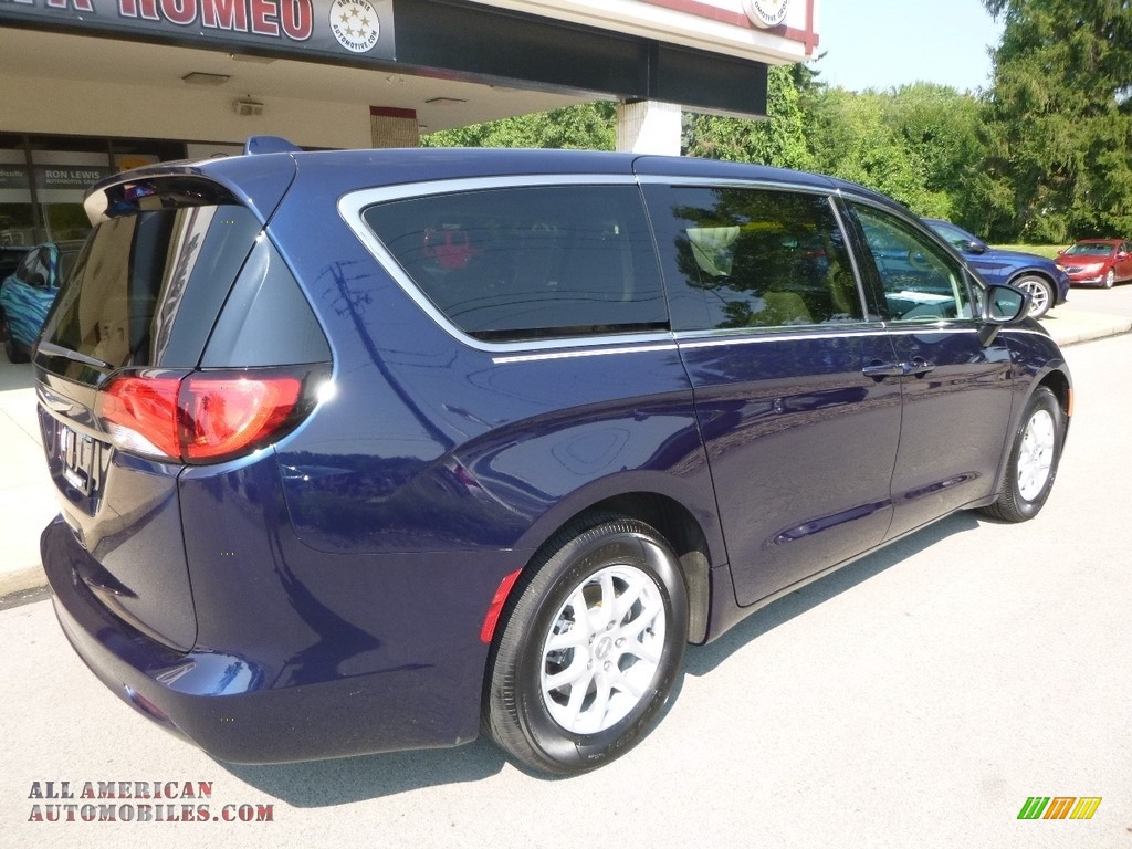 2017 Pacifica Touring - Jazz Blue Pearl / Black/Alloy photo #2