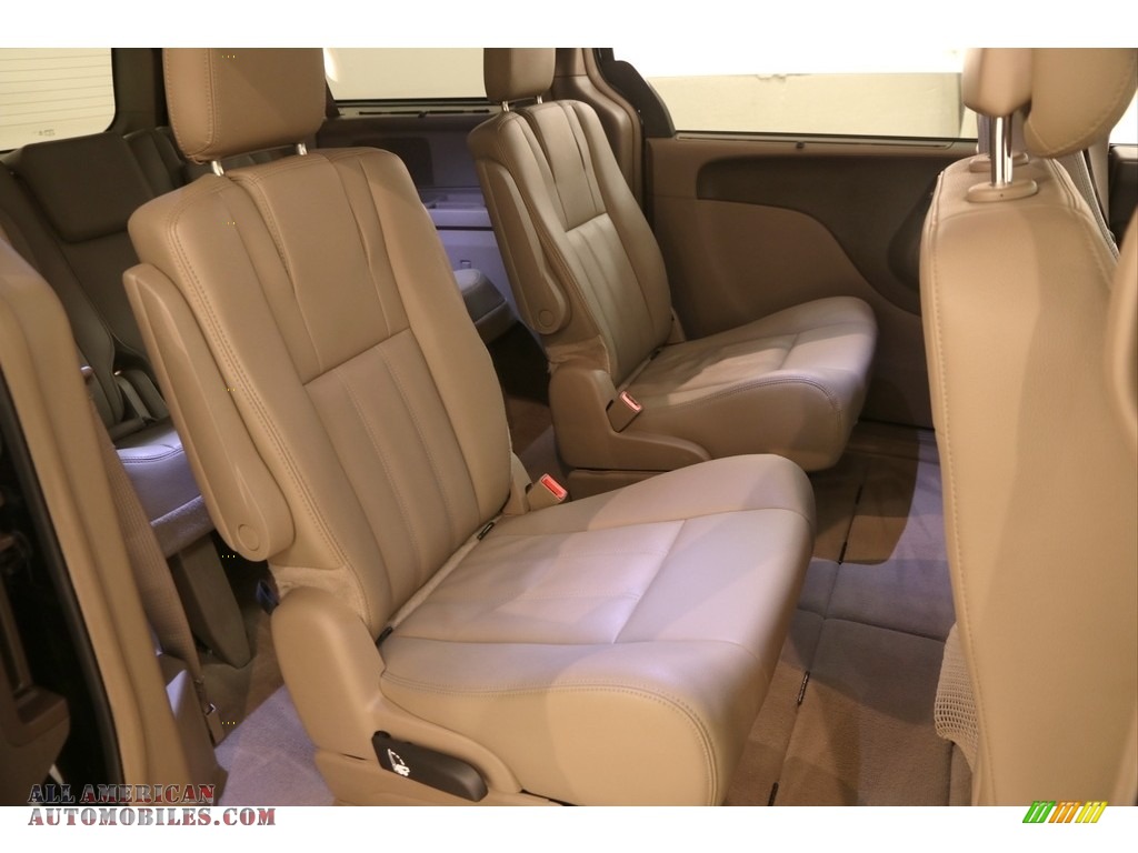 2016 Town & Country Touring - Brilliant Black Crystal Pearl / Dark Frost Beige/Medium Frost Beige photo #16