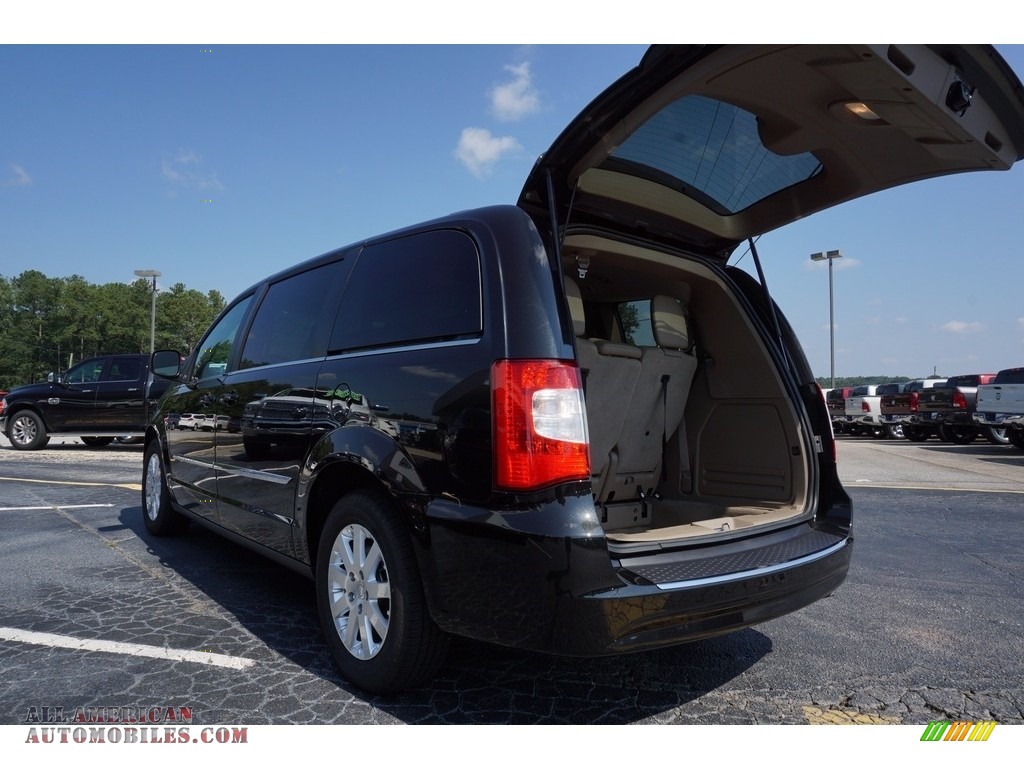 2016 Town & Country Touring - Brilliant Black Crystal Pearl / Dark Frost Beige/Medium Frost Beige photo #15