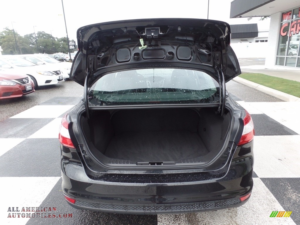 2014 Focus SE Sedan - Tuxedo Black / Charcoal Black photo #5
