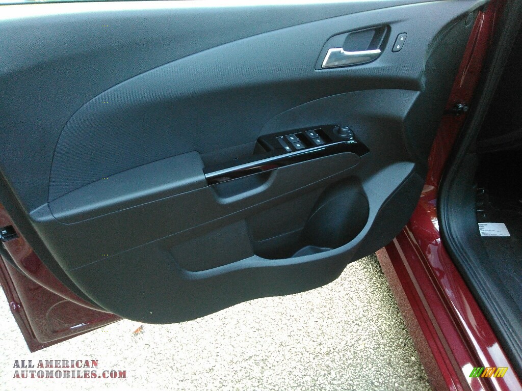 2018 Sonic LT Hatchback - Cajun Red Tintcoat / Jet Black photo #7