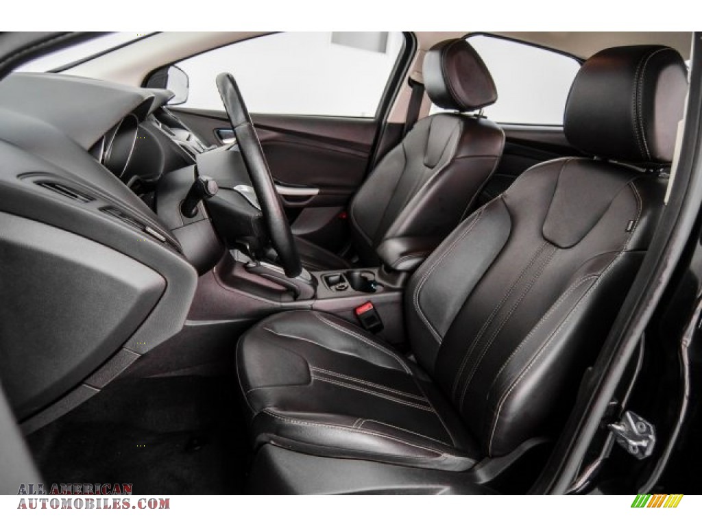2013 Focus SE Sedan - Tuxedo Black / Charcoal Black photo #14