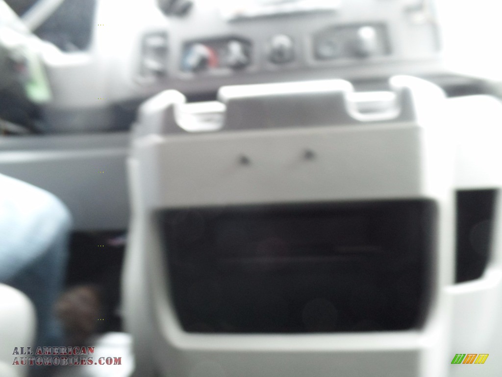 2011 E Series Van E350 XLT Passenger - Oxford White / Medium Flint photo #30
