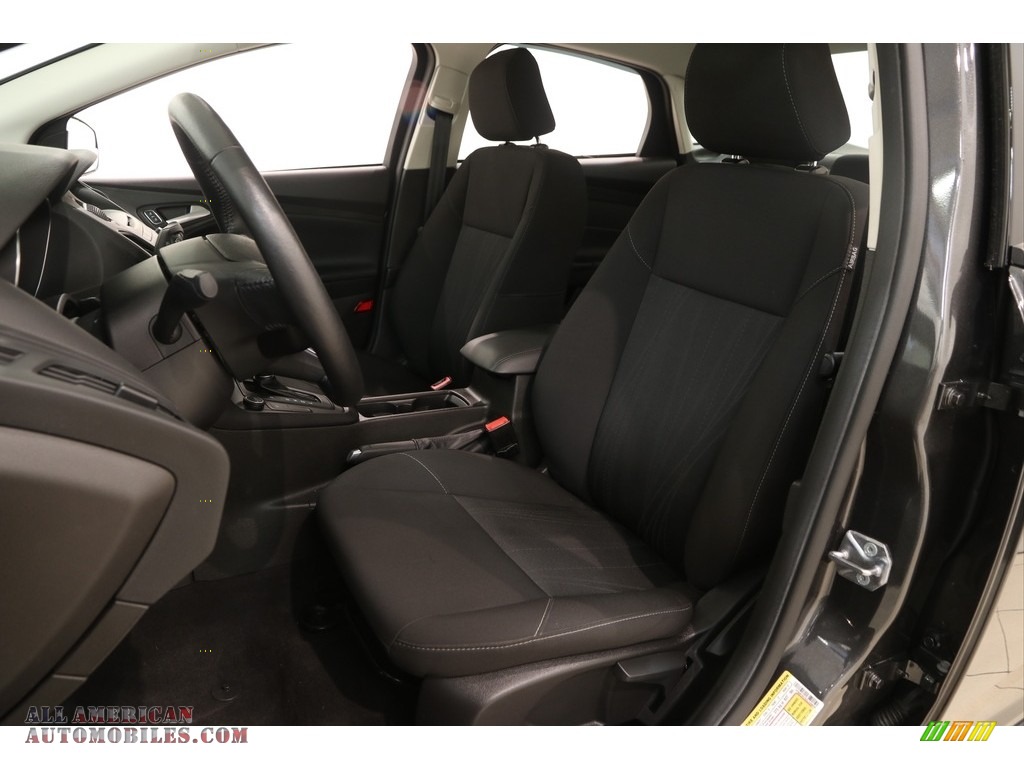 2016 Focus SE Sedan - Magnetic / Charcoal Black photo #5