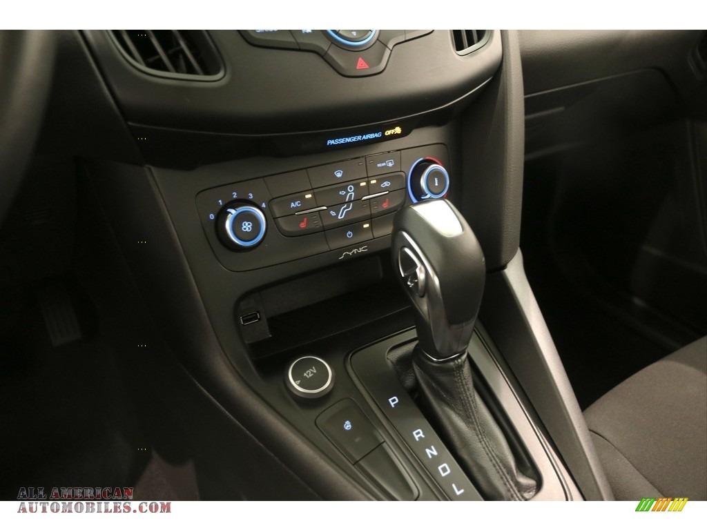 2016 Focus SE Sedan - Magnetic / Charcoal Black photo #10