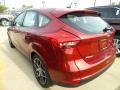 Ford Focus SEL Hatch Ruby Red photo #3
