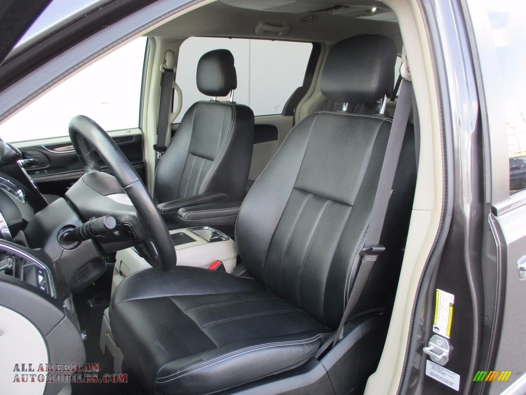 2015 Town & Country Touring - Brilliant Black Crystal Pearl / Black/Light Graystone photo #10
