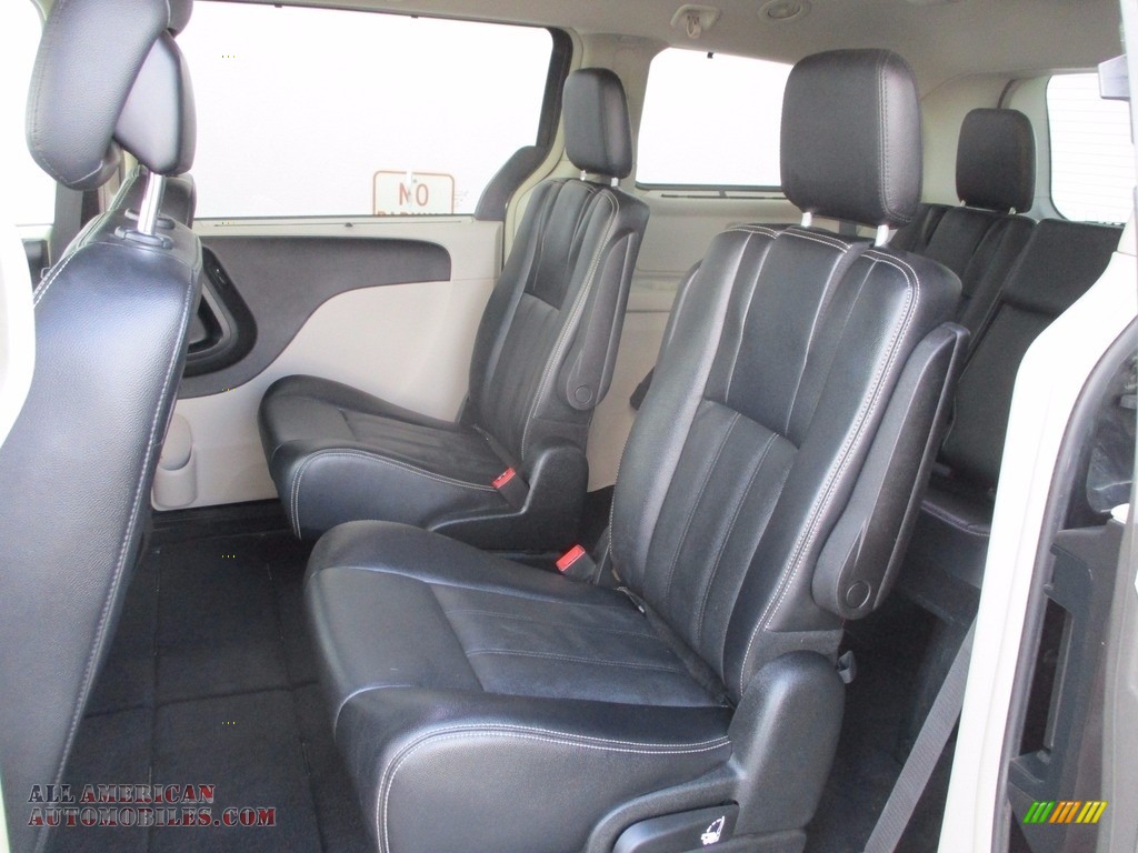 2015 Town & Country Touring - Brilliant Black Crystal Pearl / Black/Light Graystone photo #11