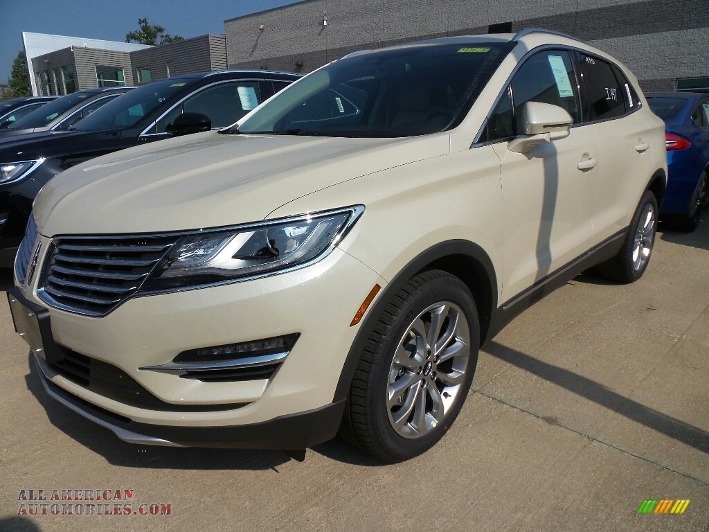 Ivory Pearl / Cappuccino Lincoln MKC Select
