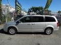 Chrysler Town & Country Touring Clearwater Blue Pearlcoat photo #4