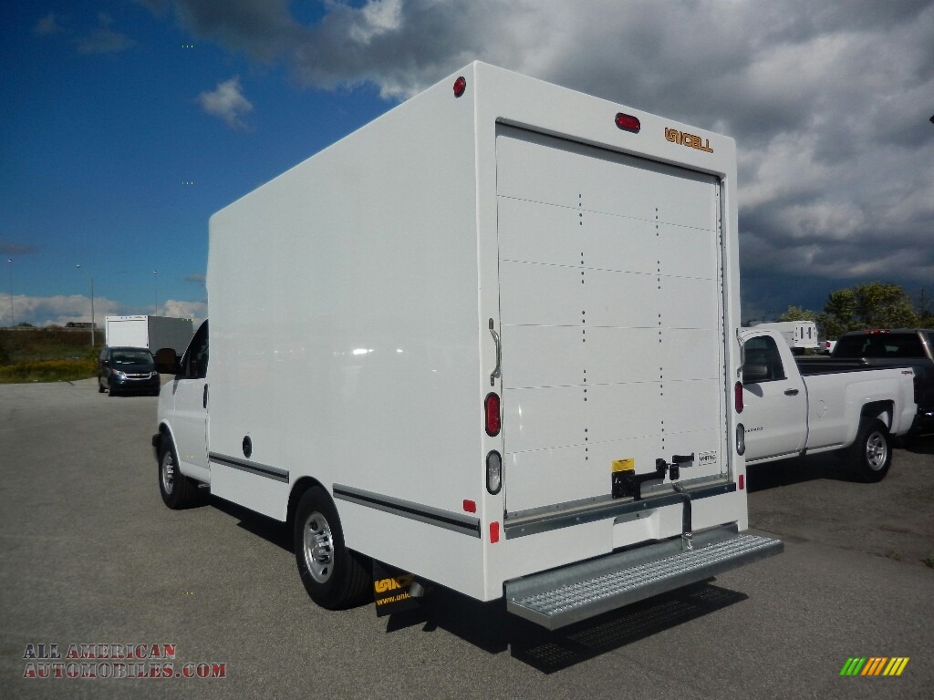 2017 Express Cutaway 3500 Moving Van - Summit White / Medium Pewter photo #5