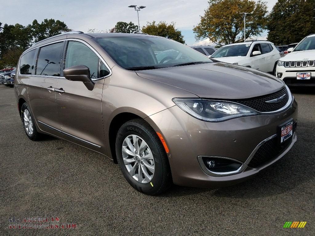 2018 Pacifica Touring L Plus - Molten Silver / Black/Alloy photo #1