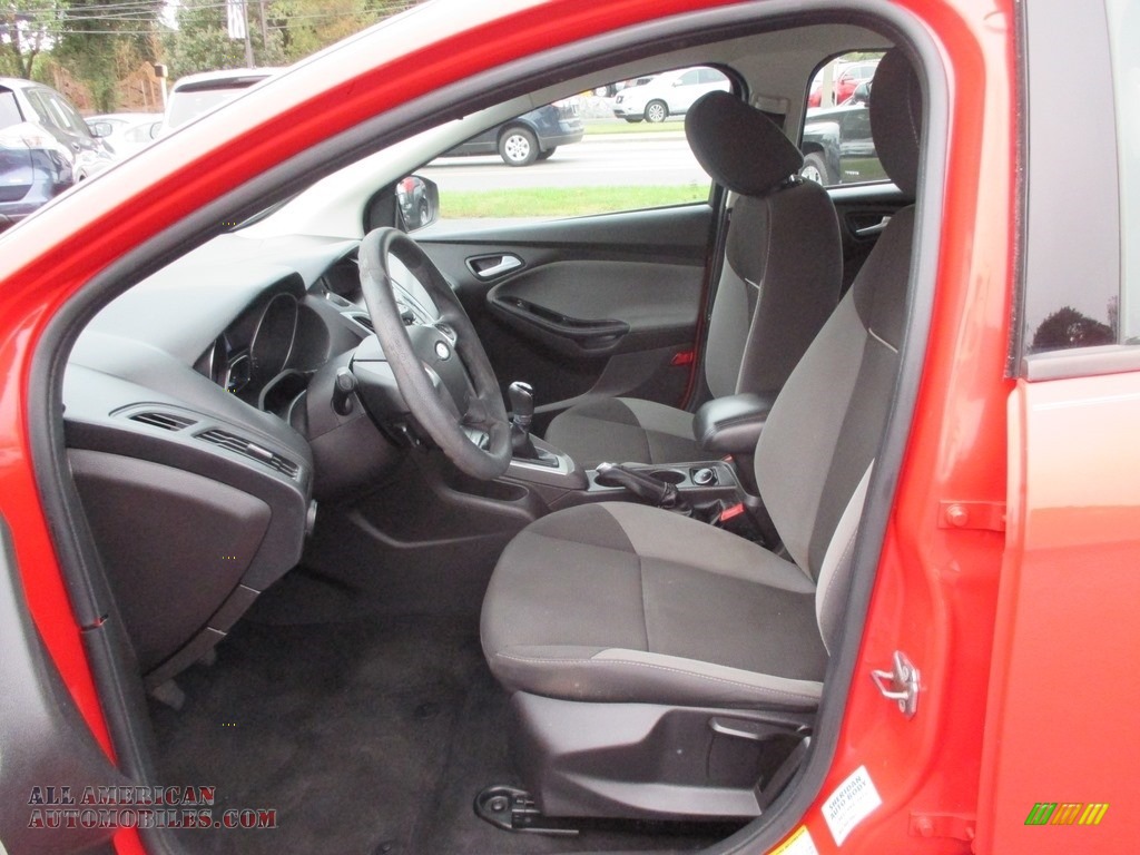 2013 Focus SE Sedan - Race Red / Charcoal Black photo #13