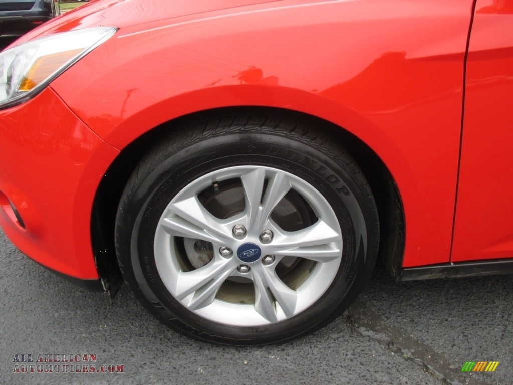 2013 Focus SE Sedan - Race Red / Charcoal Black photo #22