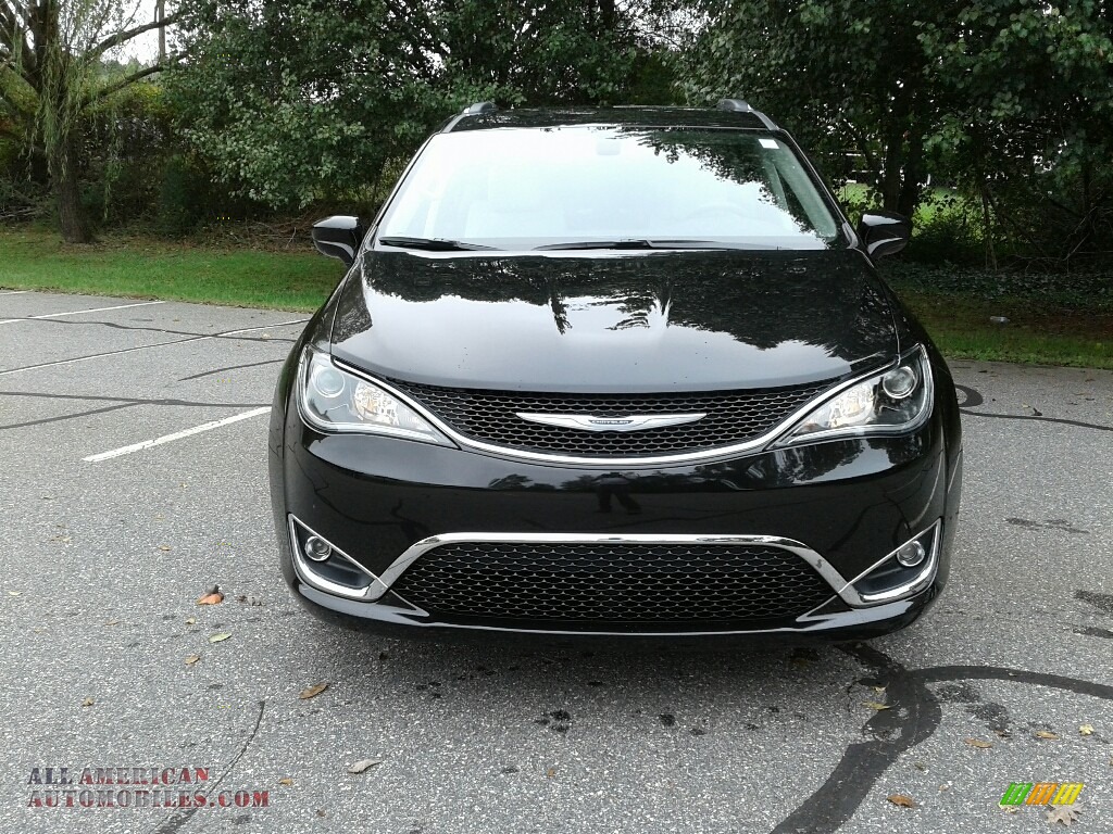 2018 Pacifica Touring L - Brilliant Black Crystal Pearl / Cognac/Alloy/Toffee photo #3