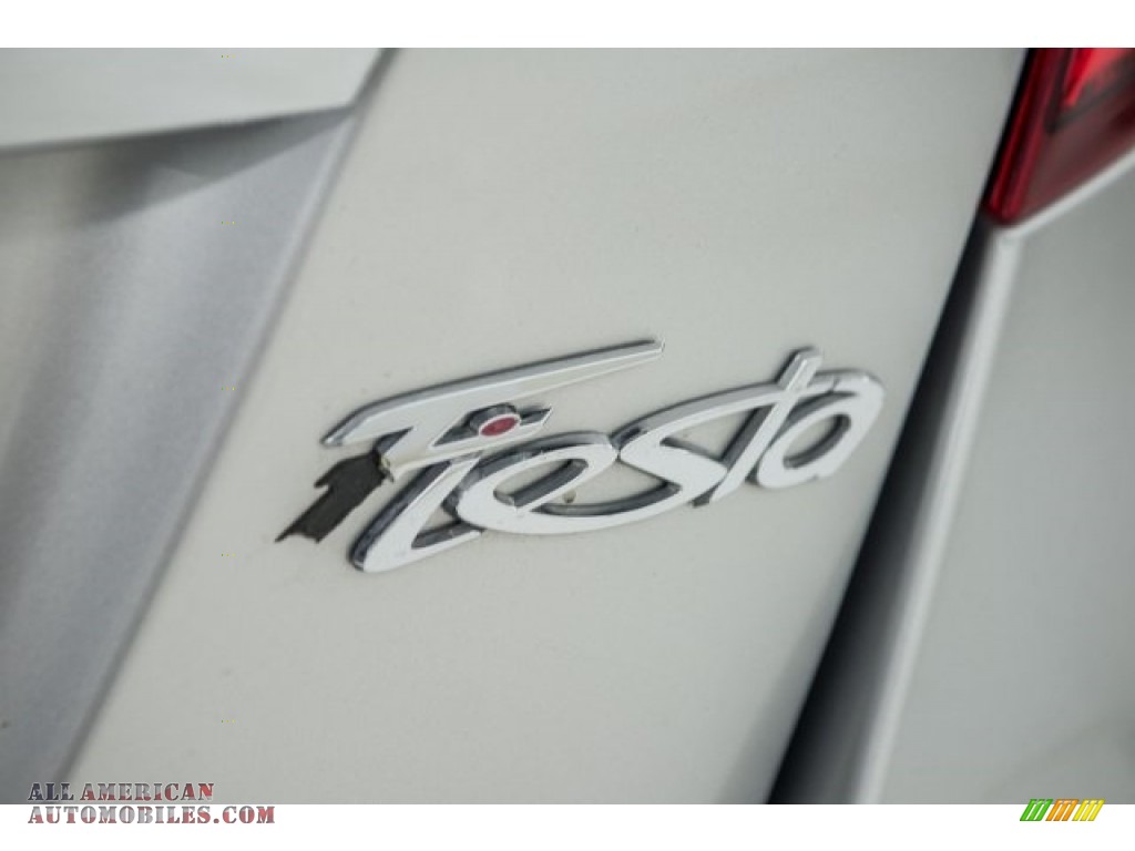 2011 Fiesta SES Hatchback - Ingot Silver Metallic / Cashmere/Charcoal Black Leather photo #7