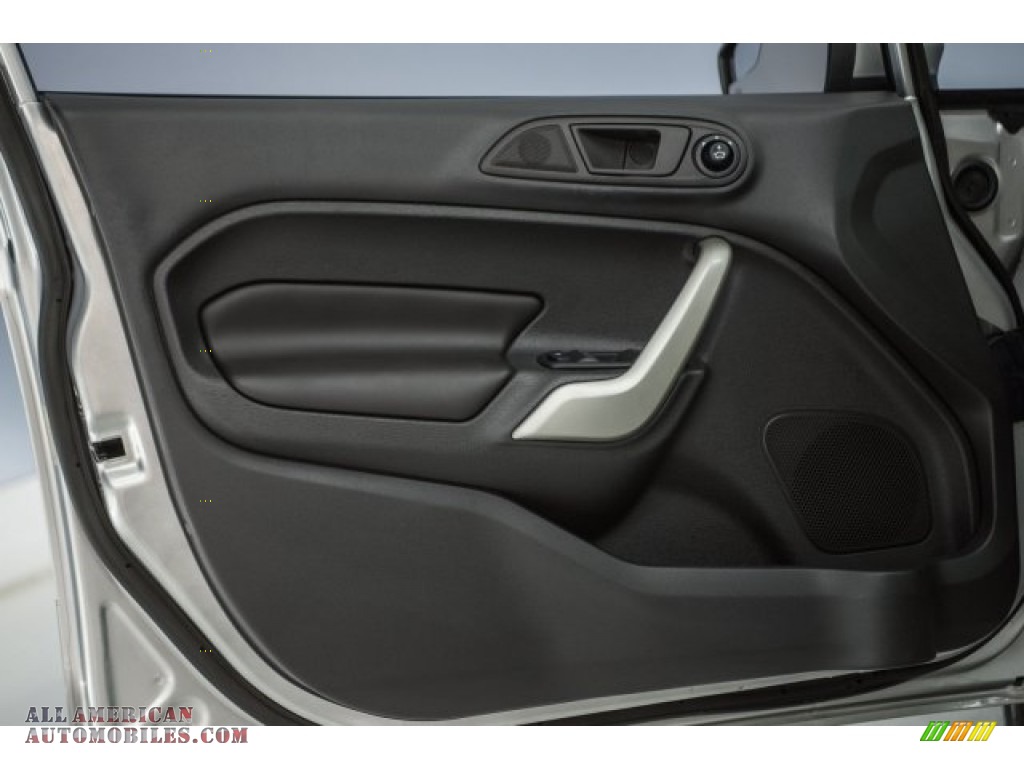 2011 Fiesta SES Hatchback - Ingot Silver Metallic / Cashmere/Charcoal Black Leather photo #18