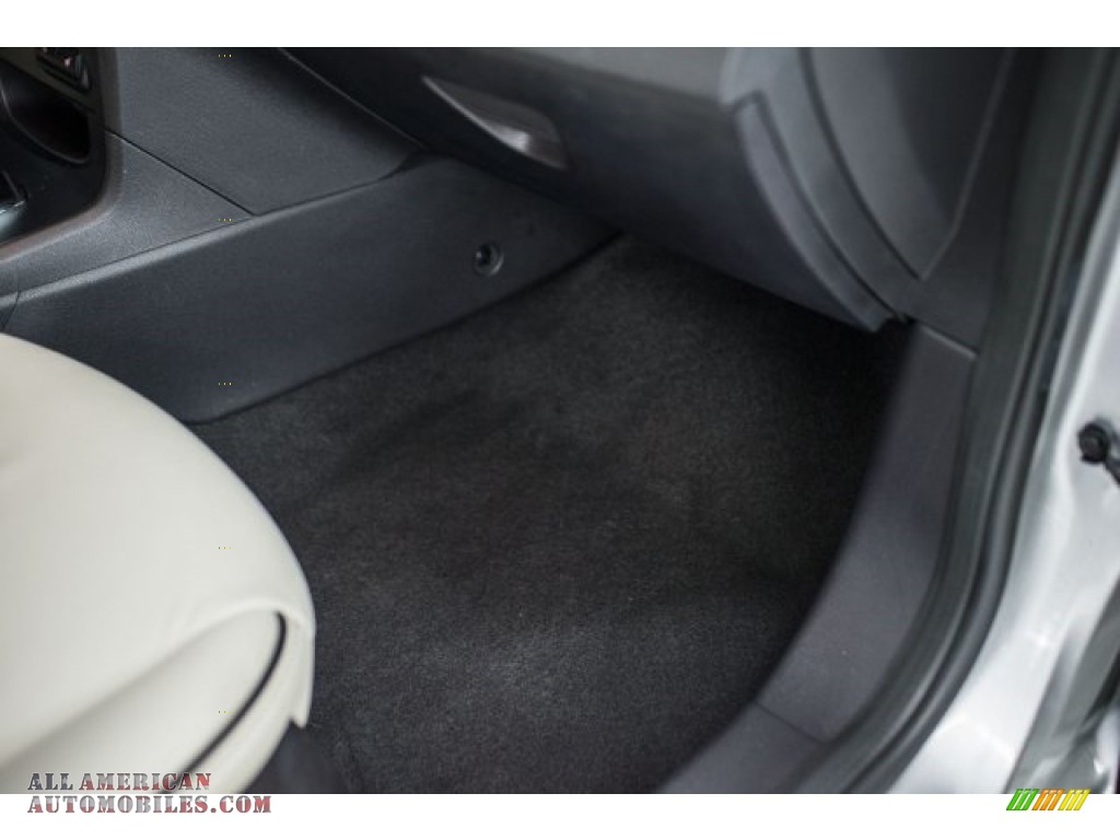 2011 Fiesta SES Hatchback - Ingot Silver Metallic / Cashmere/Charcoal Black Leather photo #20