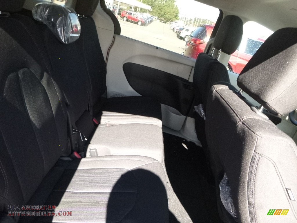2018 Pacifica Touring Plus - Velvet Red Pearl / Black/Alloy photo #11