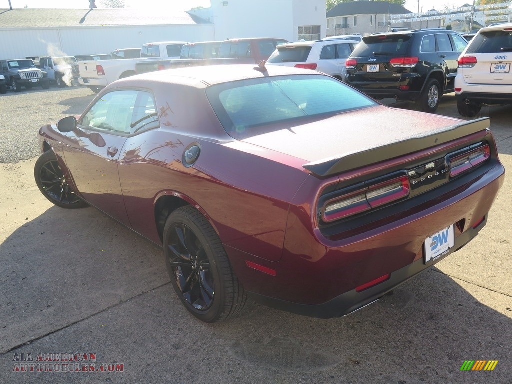 2018 Challenger R/T - Octane Red Pearl / Black photo #7