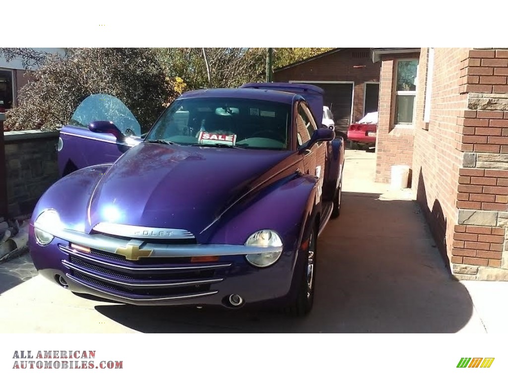 Ultra Violet Blue Metallic / Ebony Chevrolet SSR 