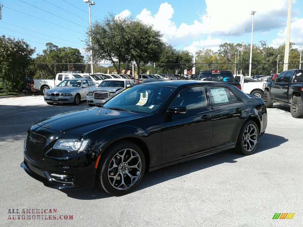 Gloss Black / Black Chrysler 300 S