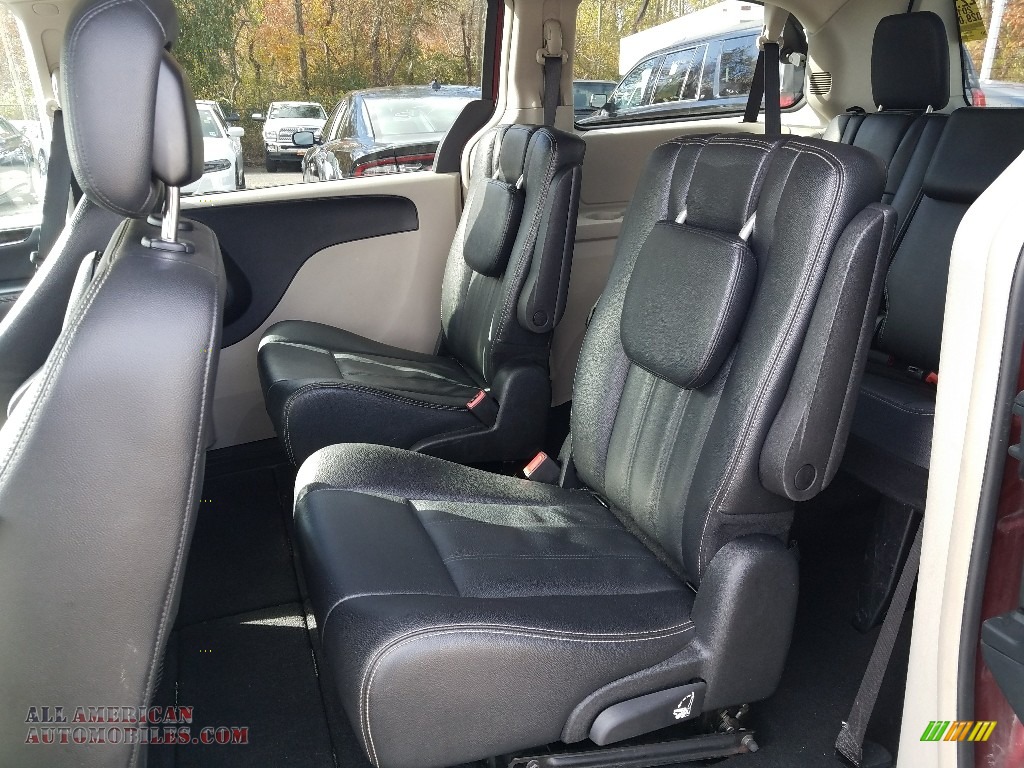 2015 Town & Country Touring - Deep Cherry Red Crystal Pearl / Black/Light Graystone photo #3