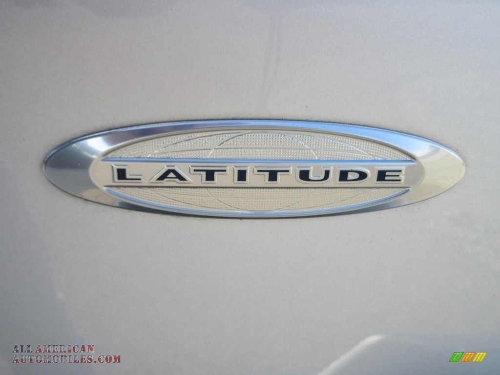 2011 Patriot Latitude X 4x4 - Bright Silver Metallic / Dark Slate Gray/Light Pebble photo #12