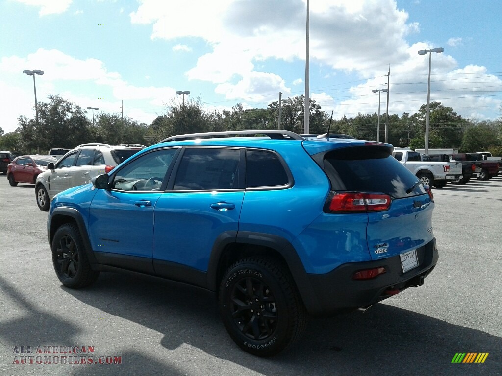 2018 Cherokee Trailhawk 4x4 - Hydro Blue Pearl / Black photo #3