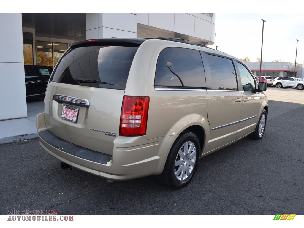 2010 Town & Country Touring - White Gold / Dark Slate Gray/Light Shale photo #3