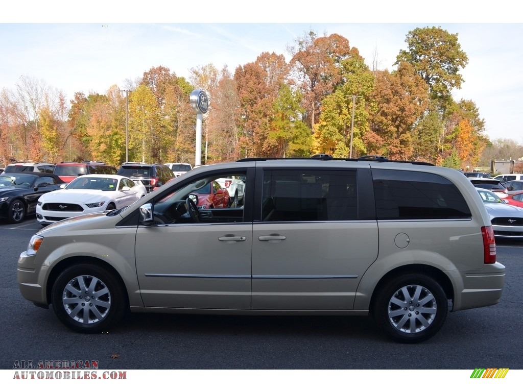 2010 Town & Country Touring - White Gold / Dark Slate Gray/Light Shale photo #6